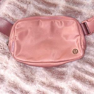 lululemon Everywhere Belt Bag 1L in Pink Pastel